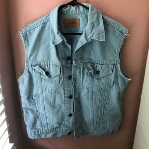 denim levi’s vest